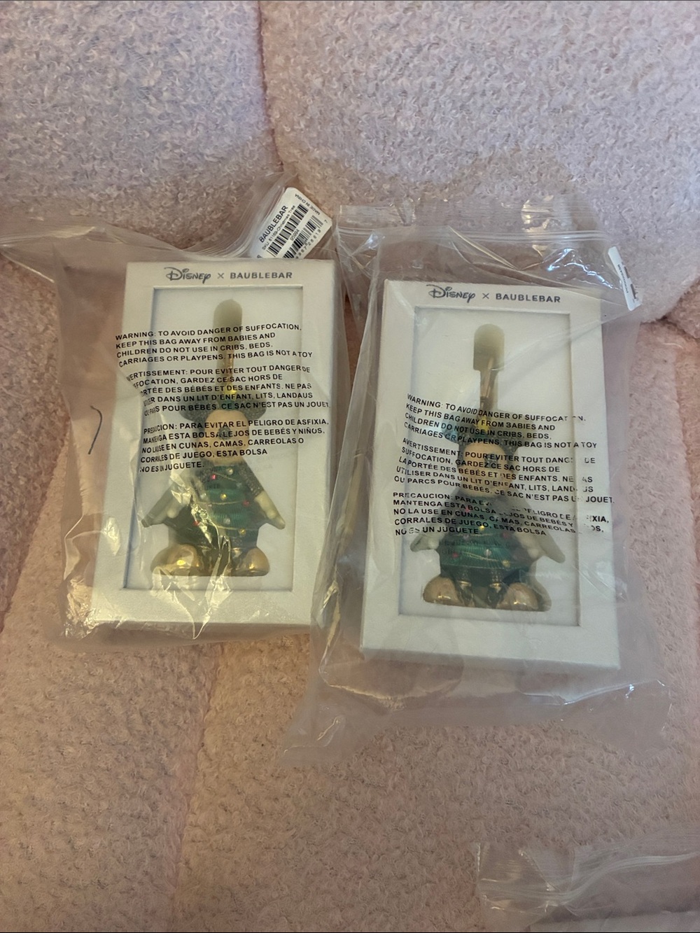 Disney x BaubleBar Mickey Holiday Keychain - Green & Gold - Picture 5 of 5